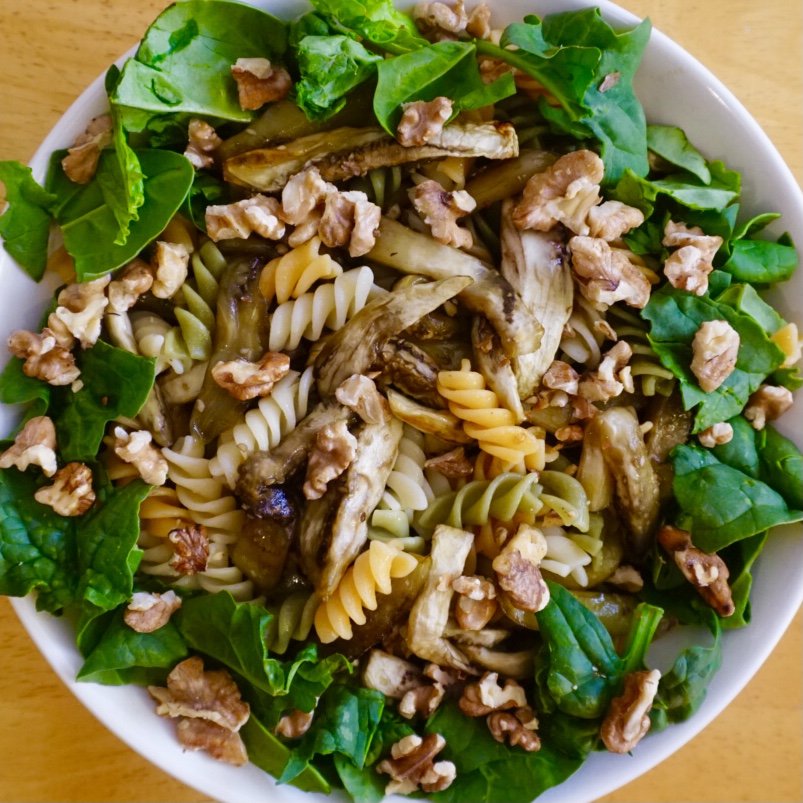 Aubergine and pasta salad with honey and walnuts