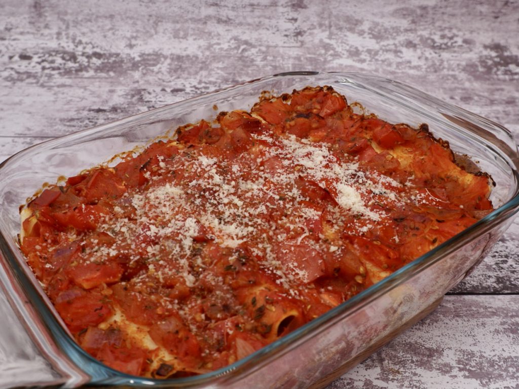 Cannelloni with fresh tomato sauce