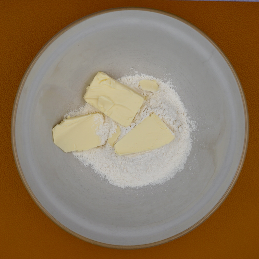 Flour and butter in a baking bowl