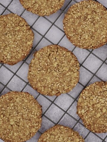 Sesame seed biscuits