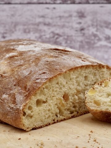 Apricot and cashew loaf