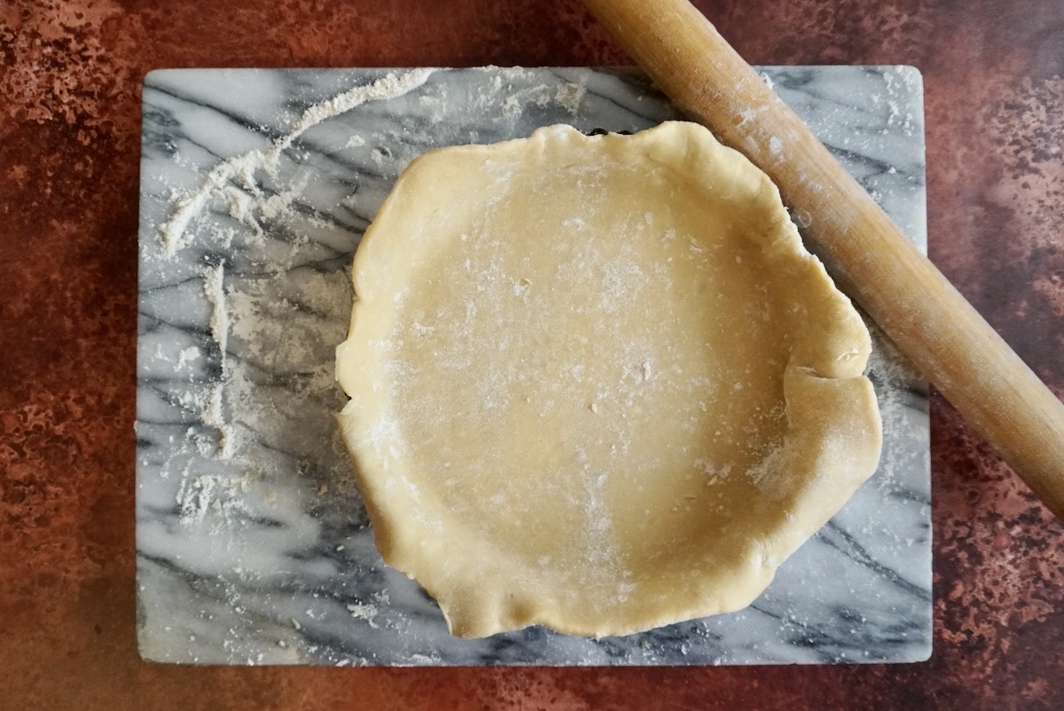 Lining a tin with sweet shortcrust pastry