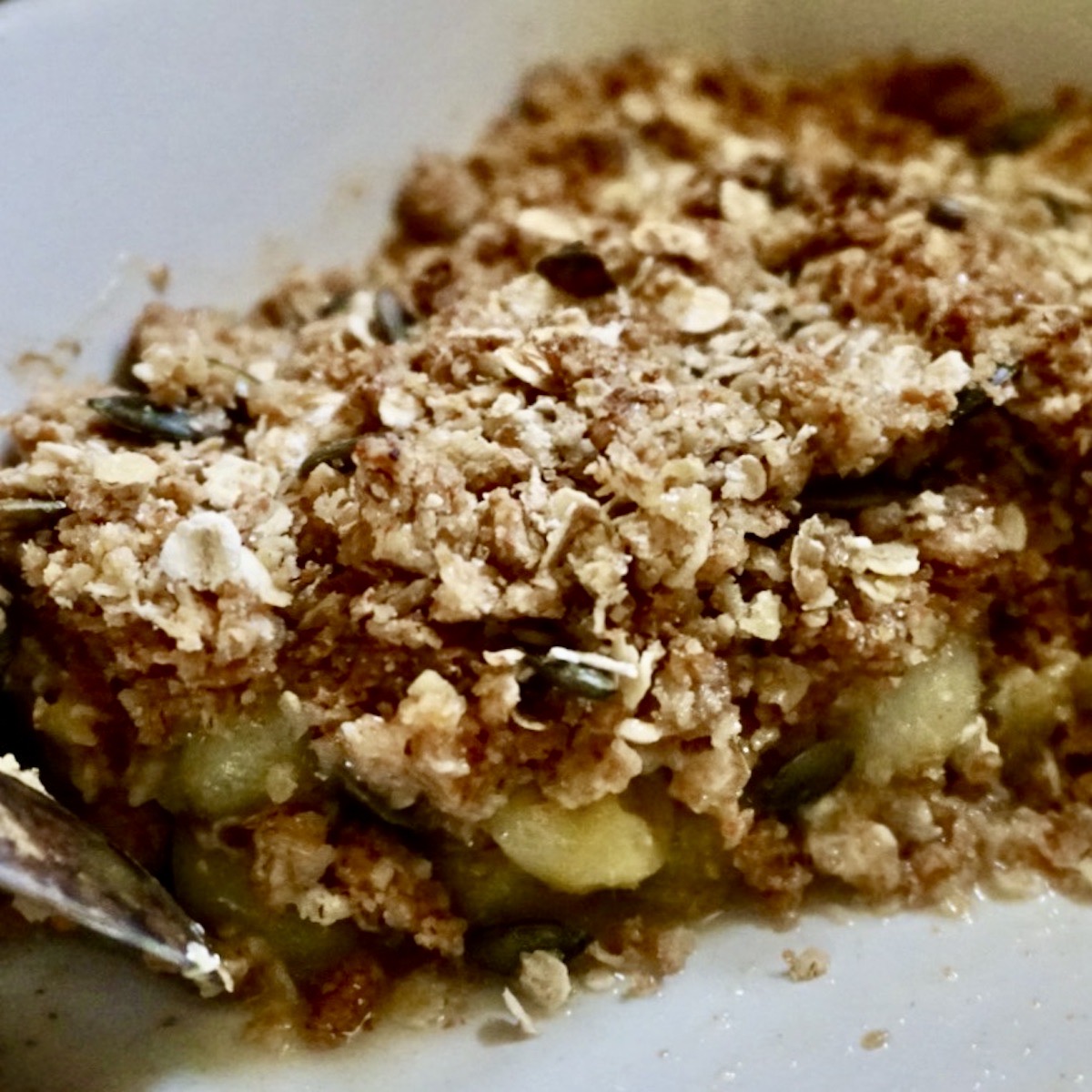 Wholemeal fruit crumble