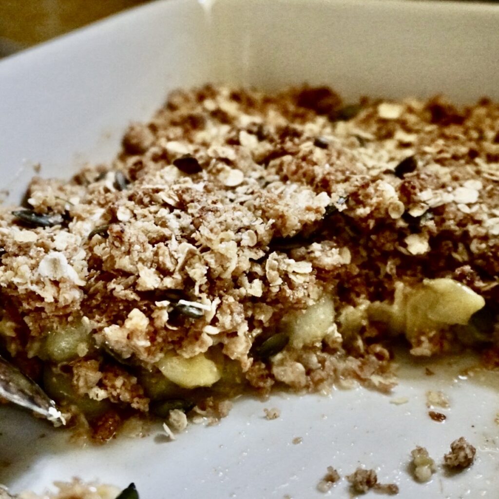 Wholemeal fruit crumble