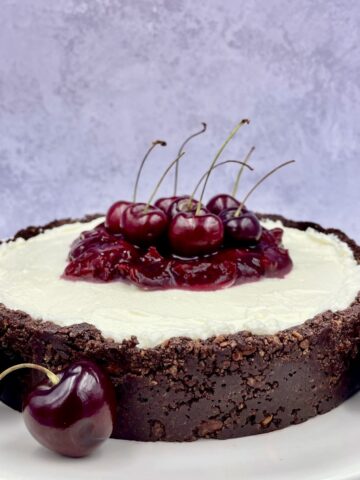 cherry cheesecake with chocolate crust