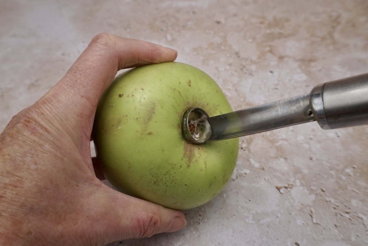 Removing the core from an apple