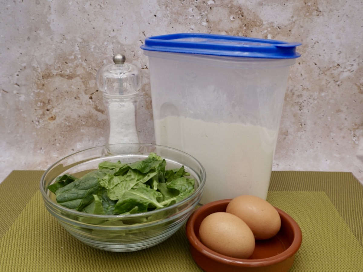 Flour, spinach, two eggs and a salt cellar