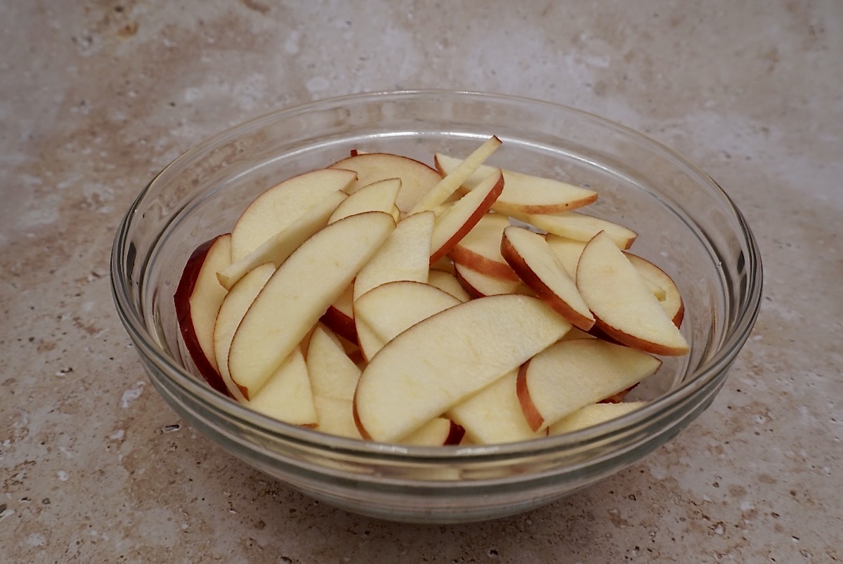 Slices of apple in a bowl