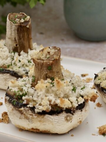 Stuffed mushrooms with blue cheese
