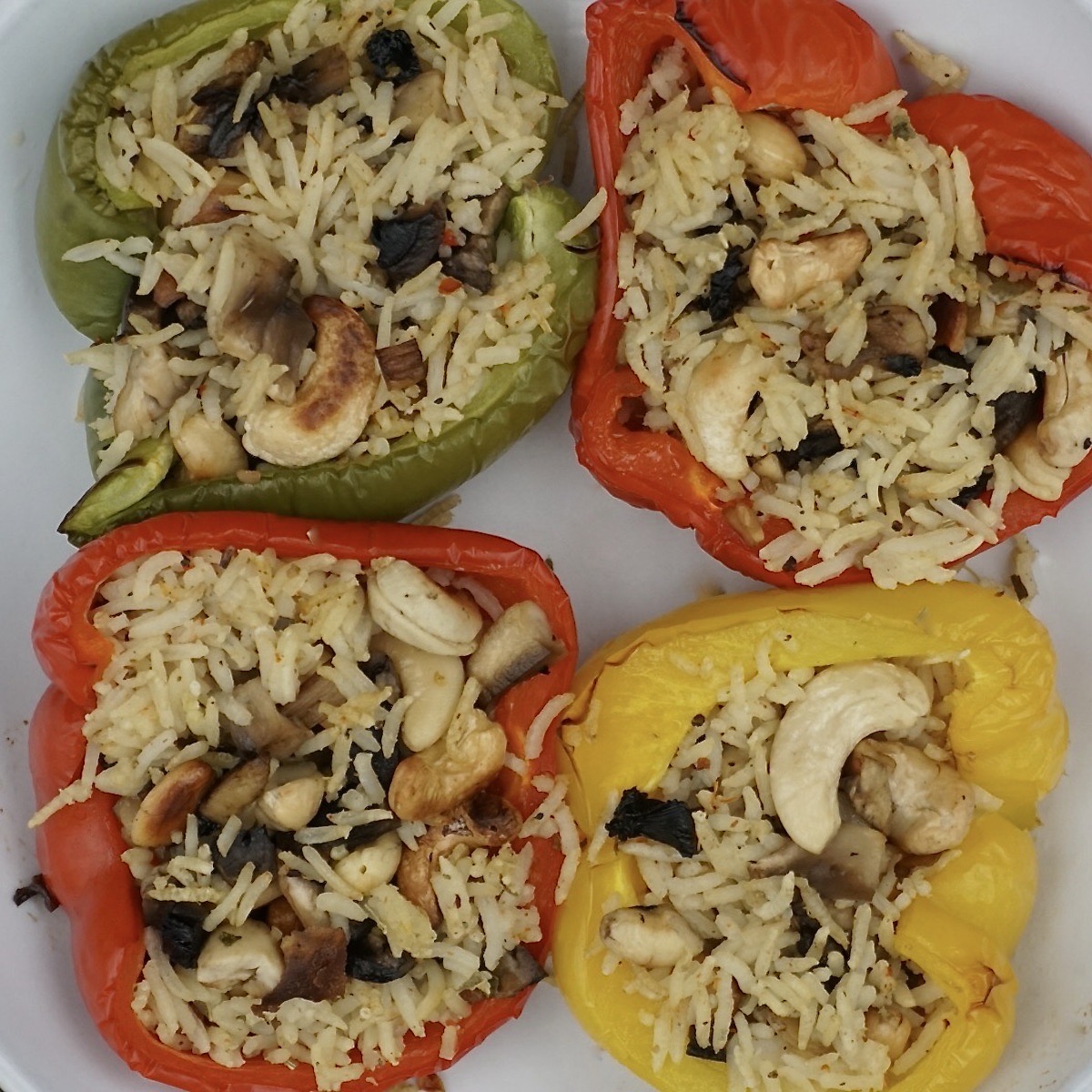 Stuffed peppers with rice and cashew nuts