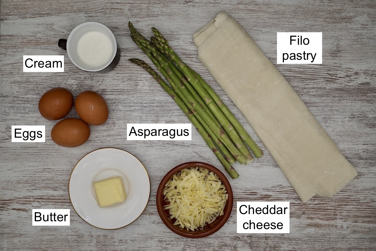 Labelled ingredients for asparagus quiche.