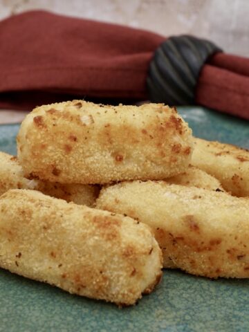 A group of cheesy potato croquettes.